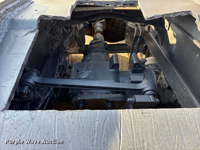 image for item EG1845 2006 Mack CHN613 semi truck