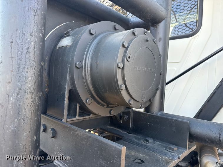 image for item EG1845 2006 Mack CHN613 semi truck