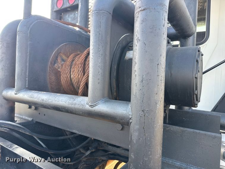 image for item EG1845 2006 Mack CHN613 semi truck