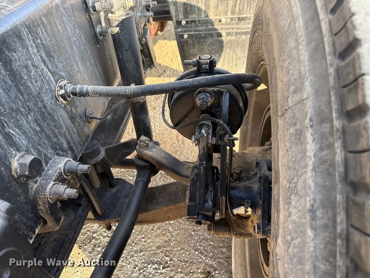 image for item EG1845 2006 Mack CHN613 semi truck