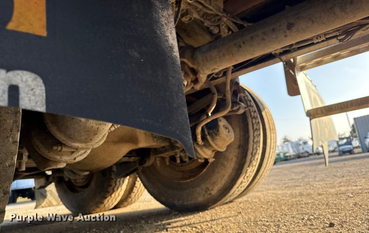 image for item EG1845 2006 Mack CHN613 semi truck