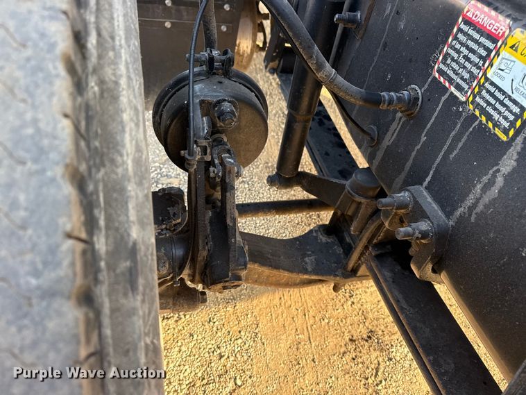 image for item EG1845 2006 Mack CHN613 semi truck