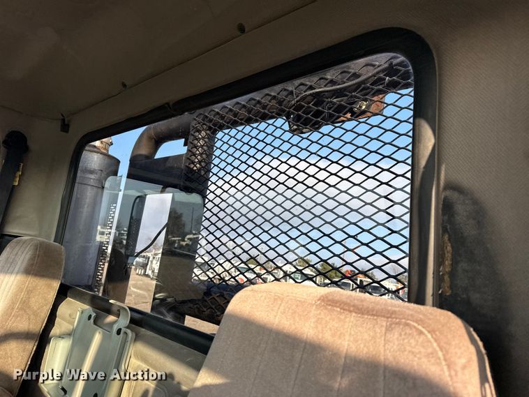 image for item EG1845 2006 Mack CHN613 semi truck