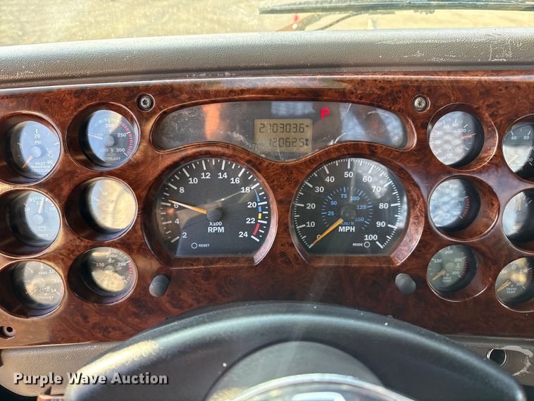 image for item EG1845 2006 Mack CHN613 semi truck