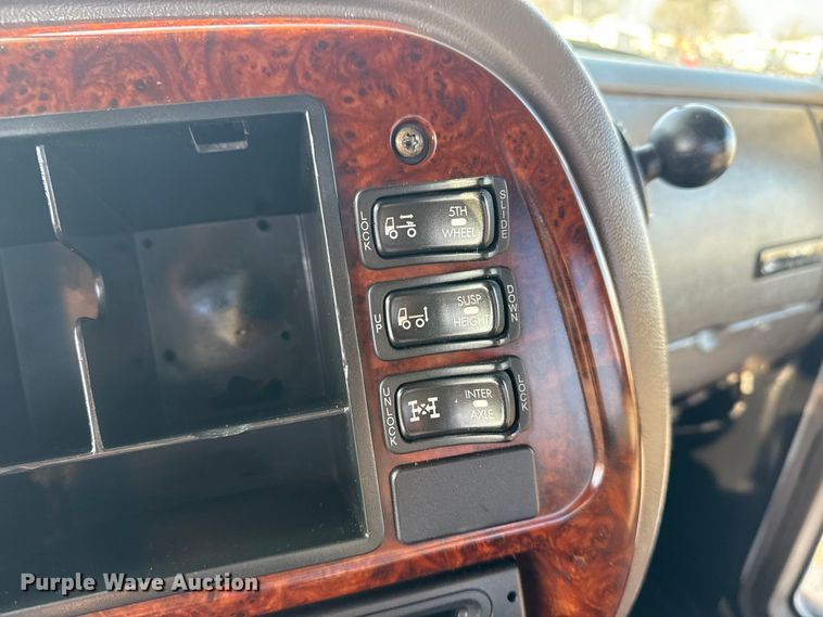 image for item EG1845 2006 Mack CHN613 semi truck