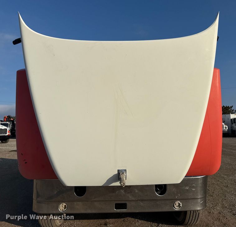 image for item EG1845 2006 Mack CHN613 semi truck