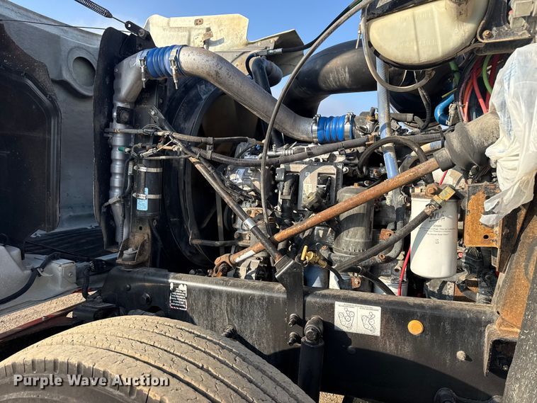 image for item EG1845 2006 Mack CHN613 semi truck