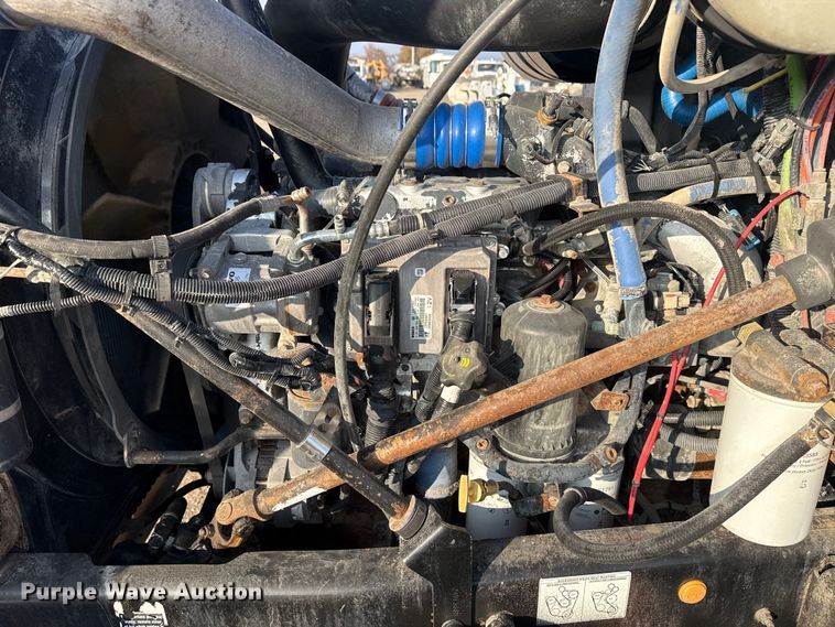 image for item EG1845 2006 Mack CHN613 semi truck