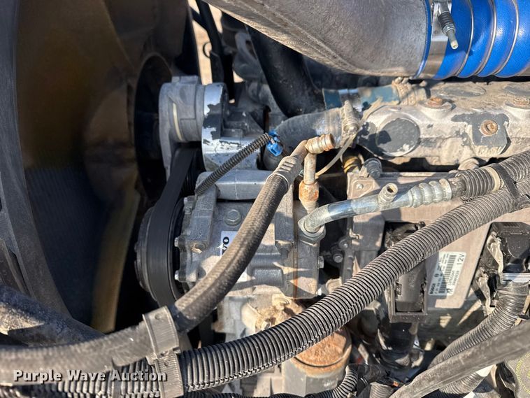 image for item EG1845 2006 Mack CHN613 semi truck