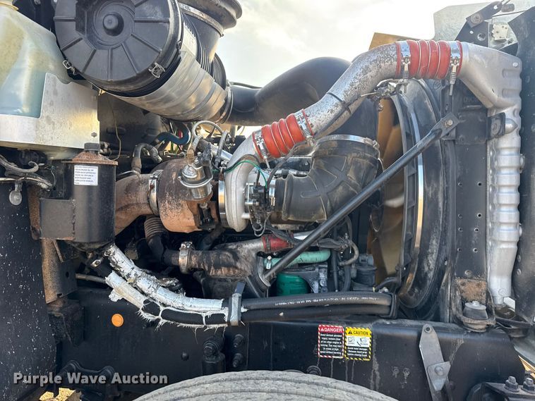 image for item EG1845 2006 Mack CHN613 semi truck