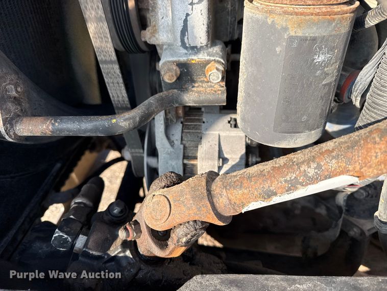 image for item EG1845 2006 Mack CHN613 semi truck