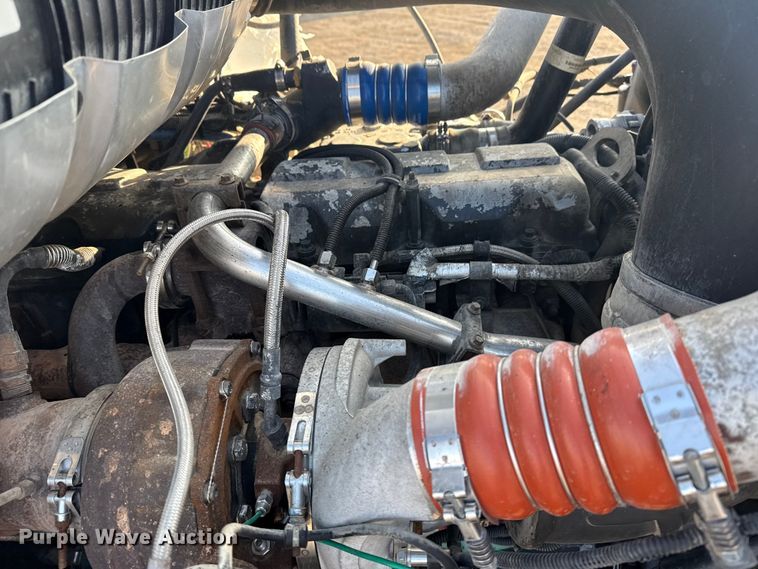 image for item EG1845 2006 Mack CHN613 semi truck