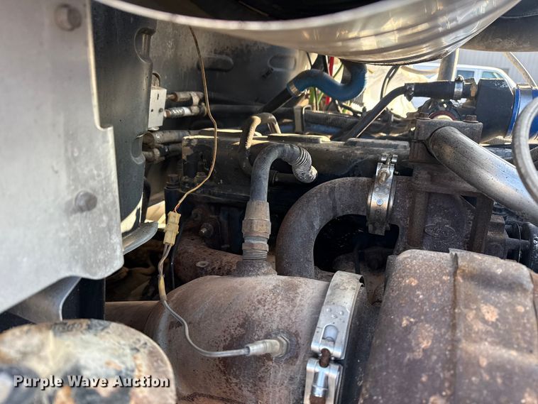 image for item EG1845 2006 Mack CHN613 semi truck