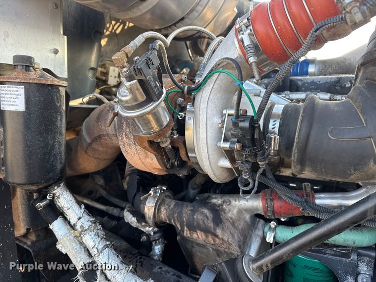 image for item EG1845 2006 Mack CHN613 semi truck