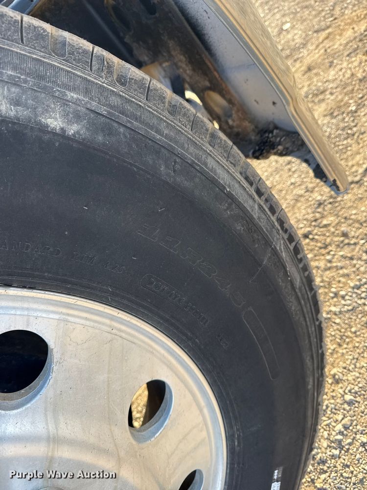 image for item EG1845 2006 Mack CHN613 semi truck