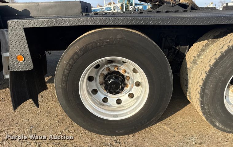 image for item EG1845 2006 Mack CHN613 semi truck