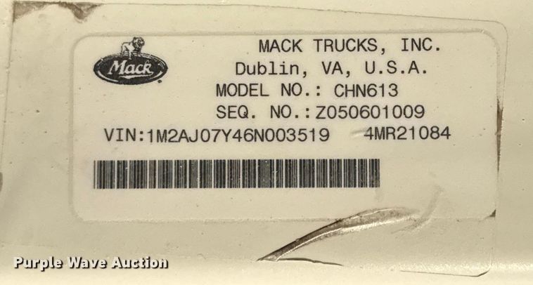 image for item EG1845 2006 Mack CHN613 semi truck
