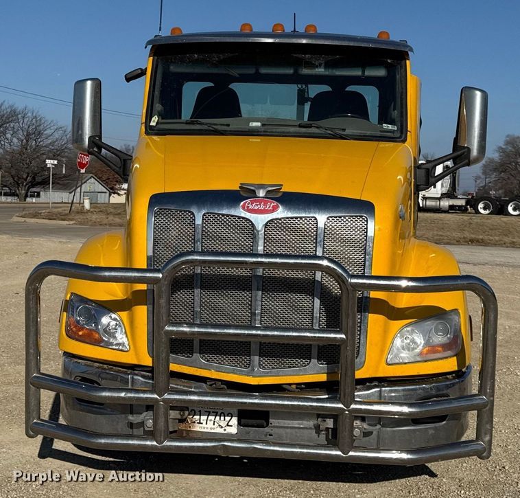 image for item EN0127 2017 Peterbilt MX-13 semi truck