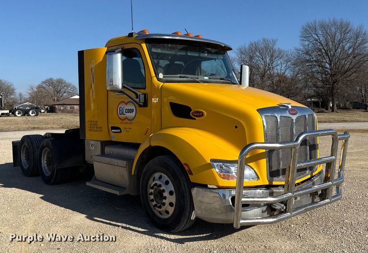 image for item EN0127 2017 Peterbilt MX-13 semi truck