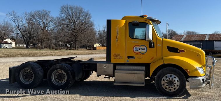 image for item EN0127 2017 Peterbilt MX-13 semi truck