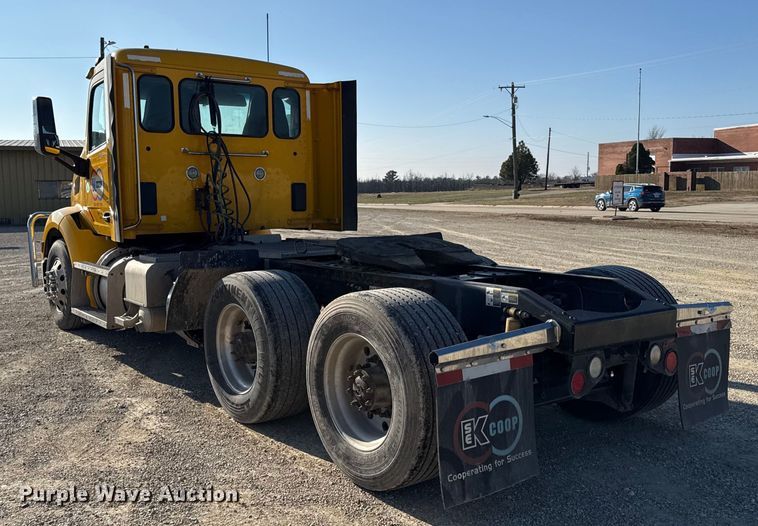 image for item EN0127 2017 Peterbilt MX-13 semi truck