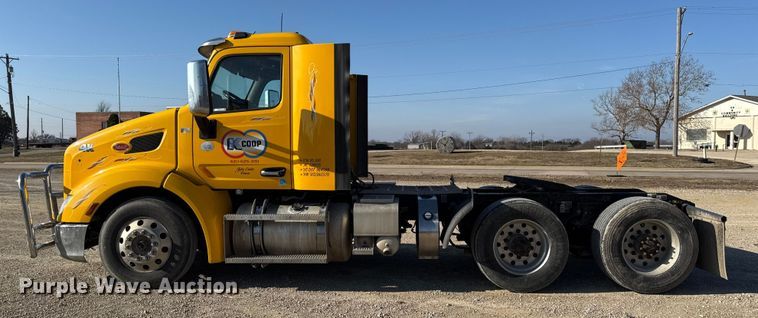 image for item EN0127 2017 Peterbilt MX-13 semi truck