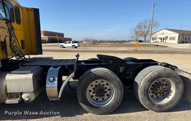 image for item EN0127 2017 Peterbilt MX-13 semi truck