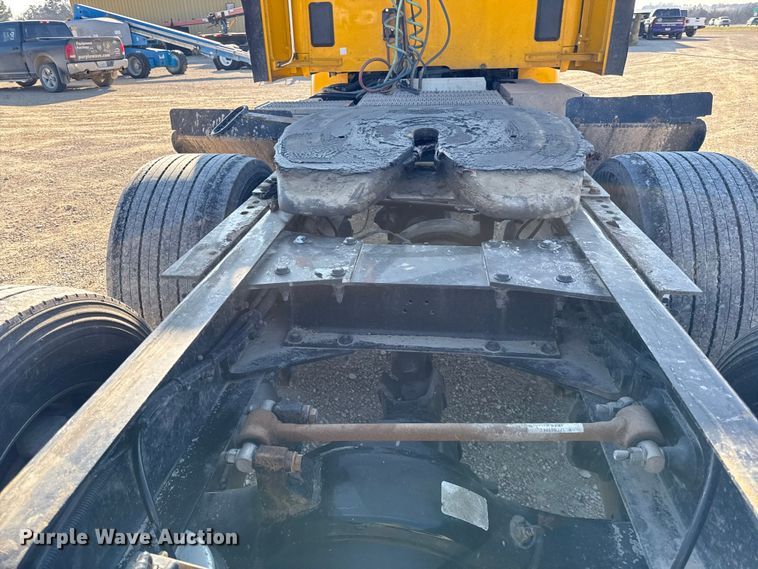 image for item EN0127 2017 Peterbilt MX-13 semi truck