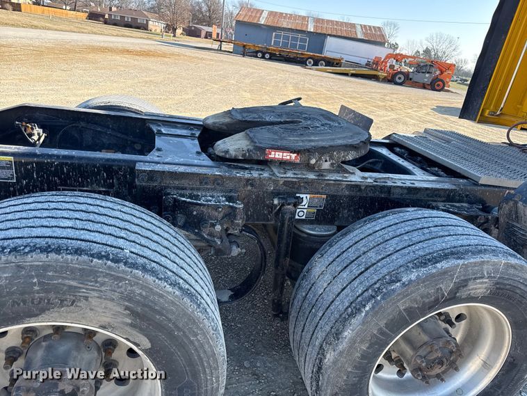 image for item EN0127 2017 Peterbilt MX-13 semi truck