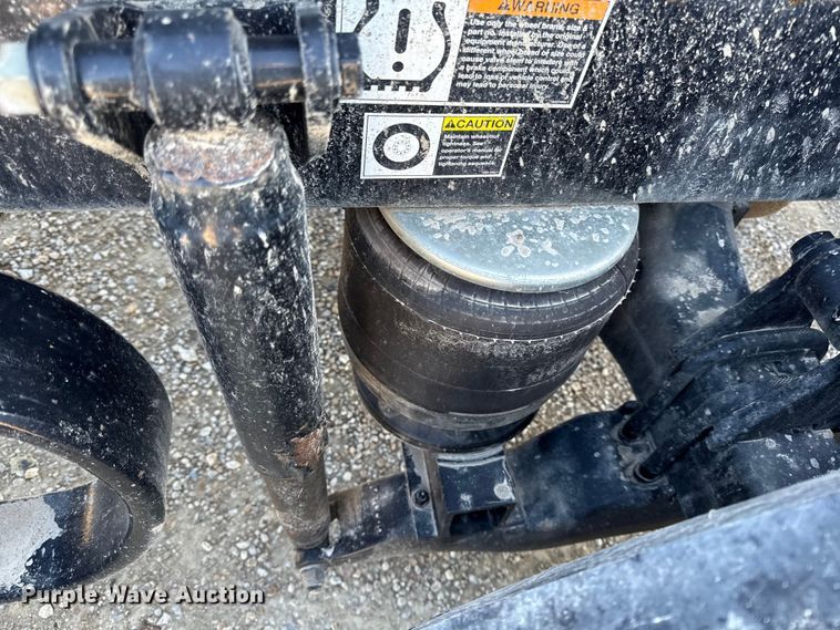 image for item EN0127 2017 Peterbilt MX-13 semi truck