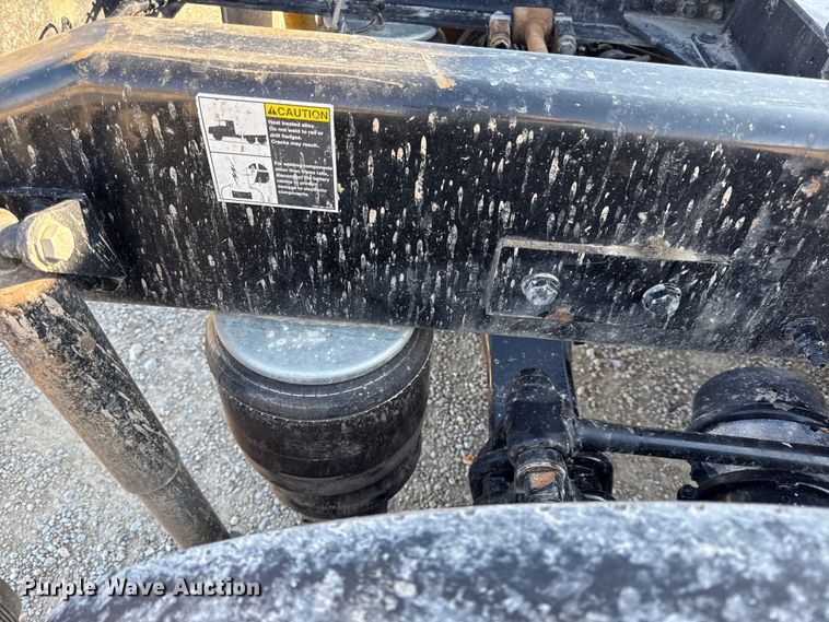 image for item EN0127 2017 Peterbilt MX-13 semi truck