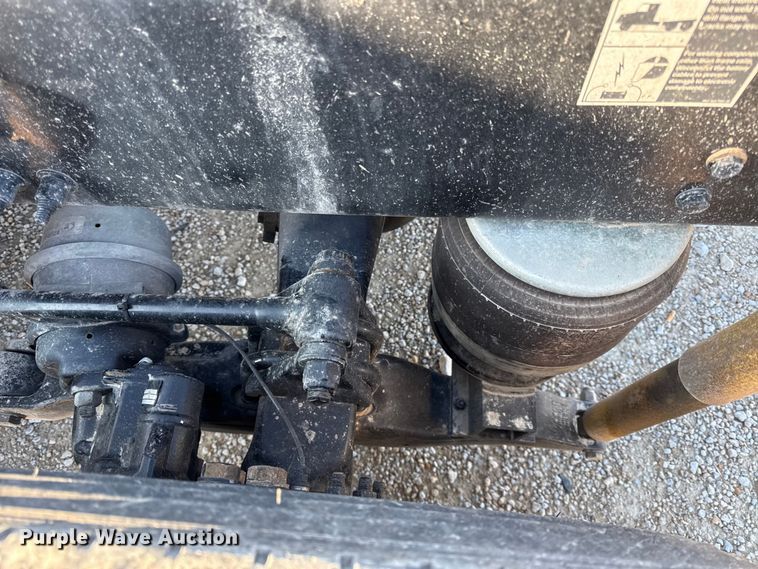 image for item EN0127 2017 Peterbilt MX-13 semi truck