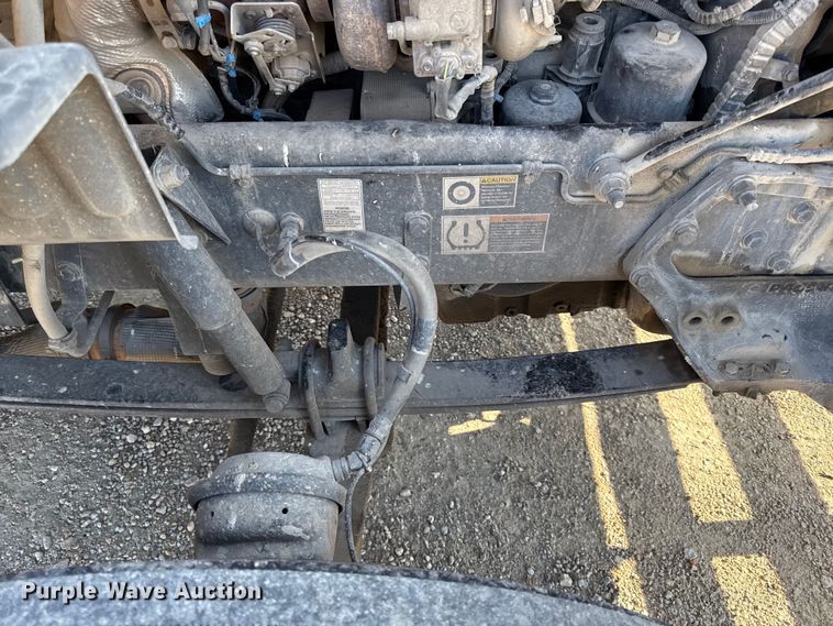 image for item EN0127 2017 Peterbilt MX-13 semi truck