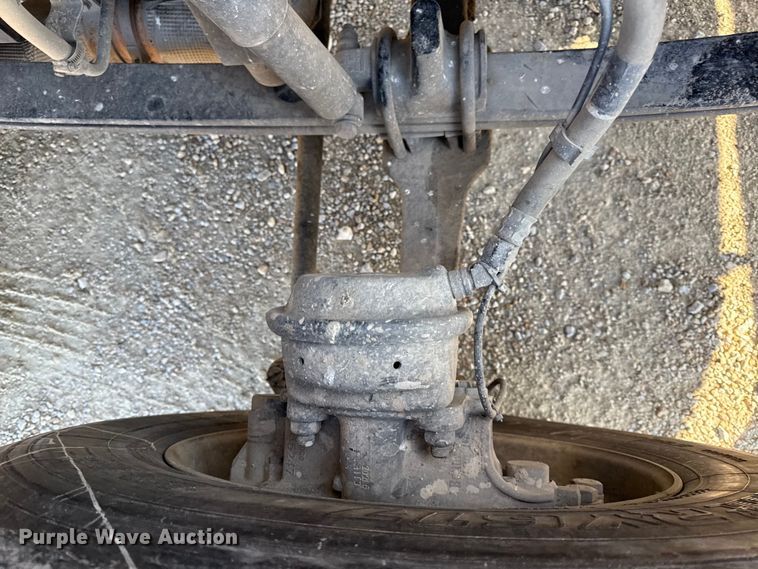 image for item EN0127 2017 Peterbilt MX-13 semi truck