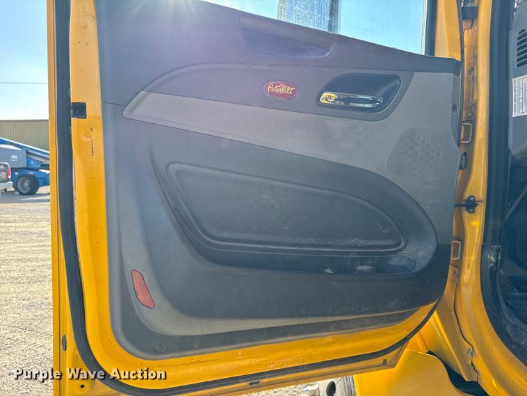 image for item EN0127 2017 Peterbilt MX-13 semi truck