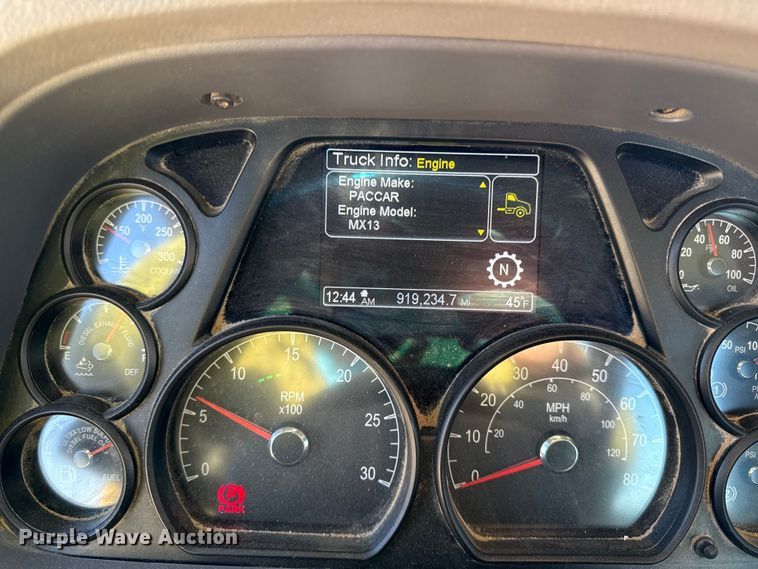 image for item EN0127 2017 Peterbilt MX-13 semi truck