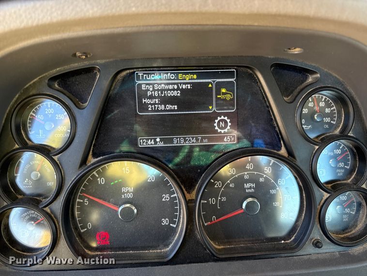 image for item EN0127 2017 Peterbilt MX-13 semi truck