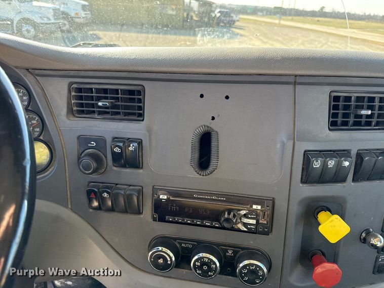 image for item EN0127 2017 Peterbilt MX-13 semi truck