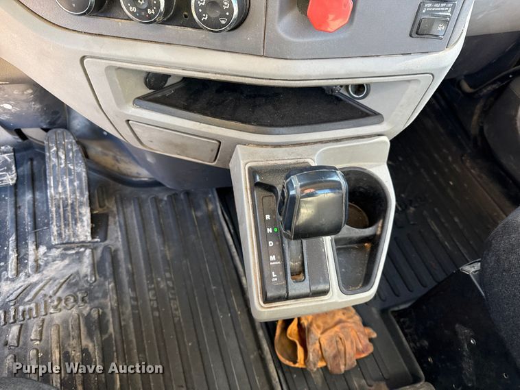 image for item EN0127 2017 Peterbilt MX-13 semi truck