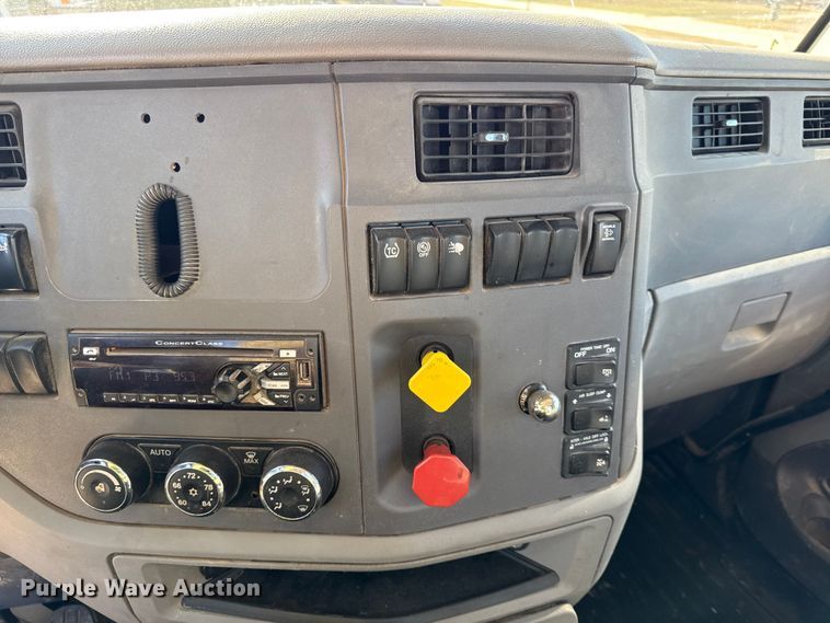 image for item EN0127 2017 Peterbilt MX-13 semi truck