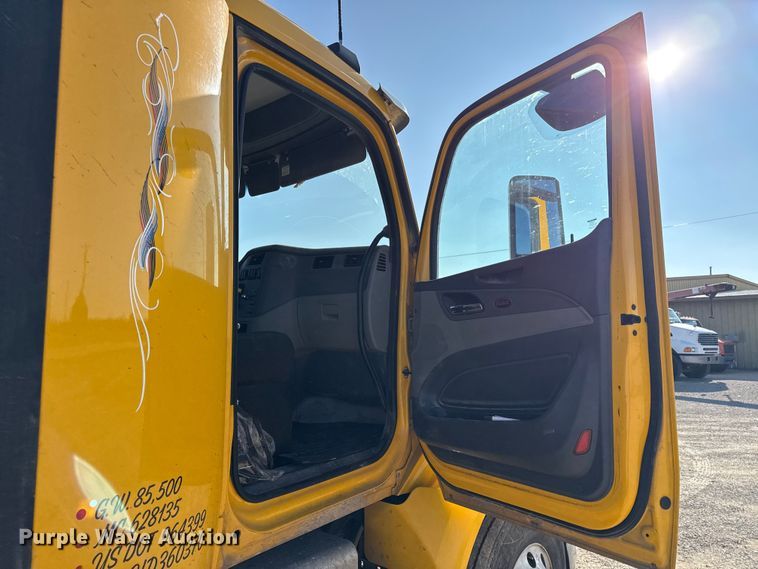 image for item EN0127 2017 Peterbilt MX-13 semi truck