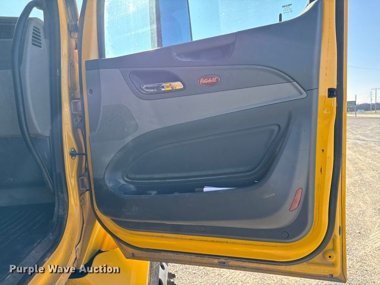 image for item EN0127 2017 Peterbilt MX-13 semi truck