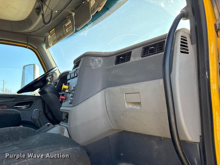 image for item EN0127 2017 Peterbilt MX-13 semi truck