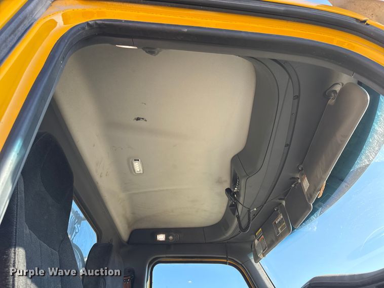 image for item EN0127 2017 Peterbilt MX-13 semi truck