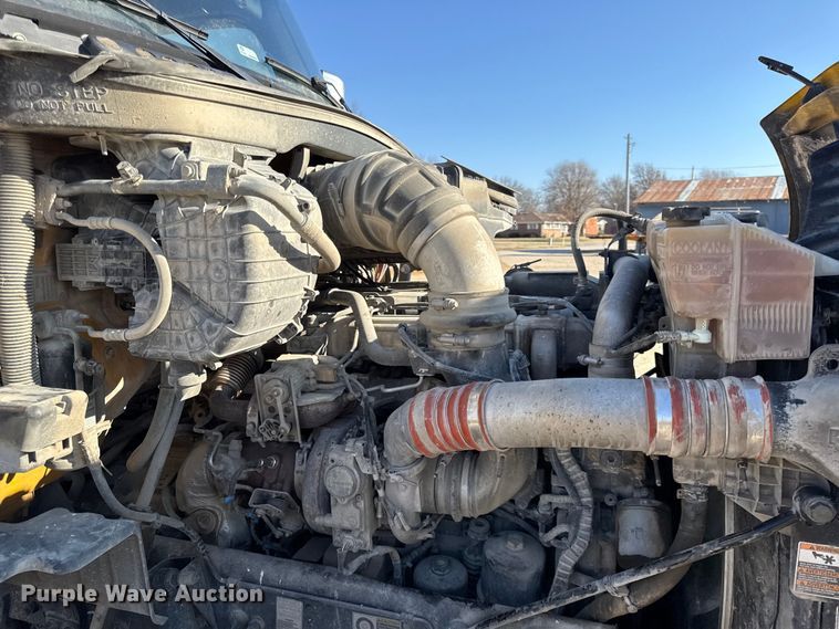 image for item EN0127 2017 Peterbilt MX-13 semi truck