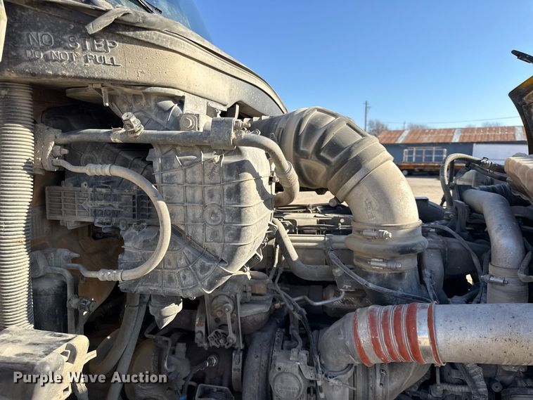 image for item EN0127 2017 Peterbilt MX-13 semi truck