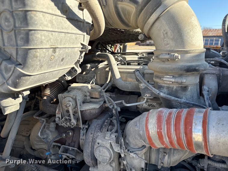 image for item EN0127 2017 Peterbilt MX-13 semi truck