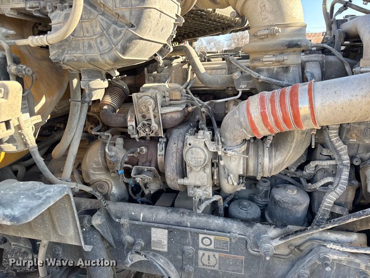 image for item EN0127 2017 Peterbilt MX-13 semi truck