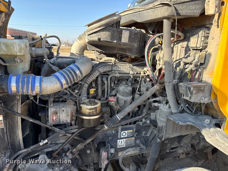 image for item EN0127 2017 Peterbilt MX-13 semi truck