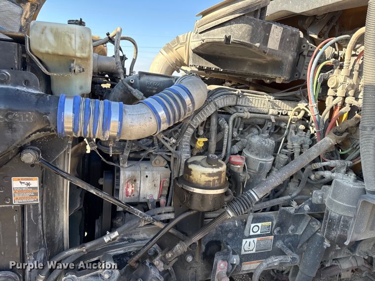 image for item EN0127 2017 Peterbilt MX-13 semi truck